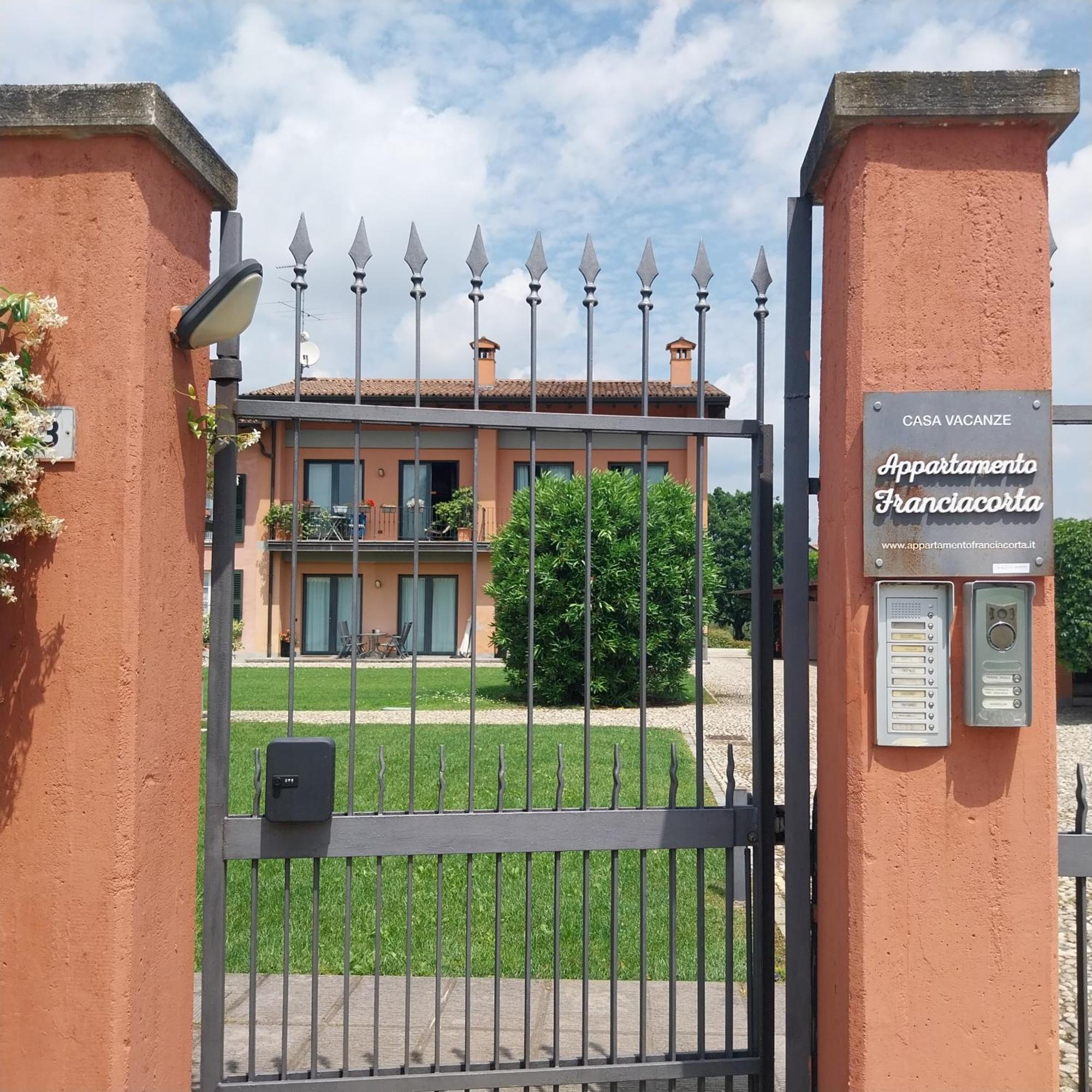 Appartamento Franciacorta Cazzago San Martino Exteriör bild